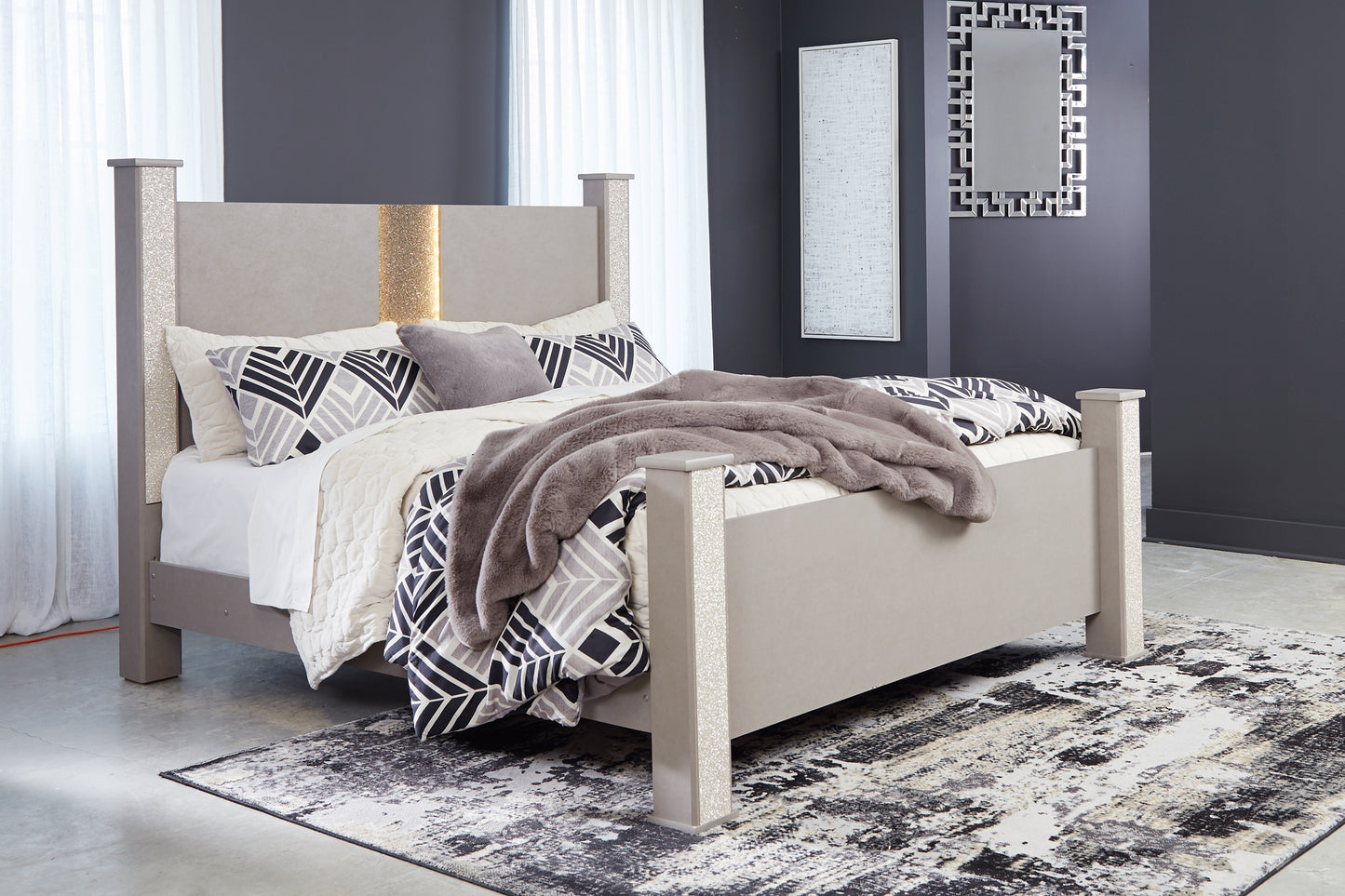 Surancha King Poster Bed with Mirrored Dresser and Nightstand Signature Design by Ashley®