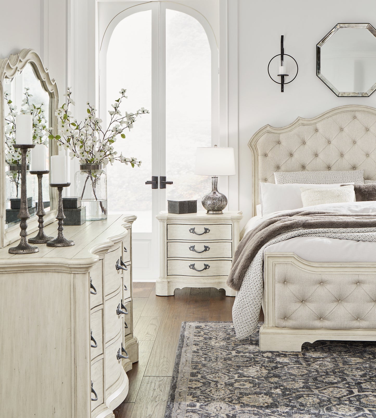 Arlendyne King Upholstered Bed with Mirrored Dresser and Nightstand Signature Design by Ashley®