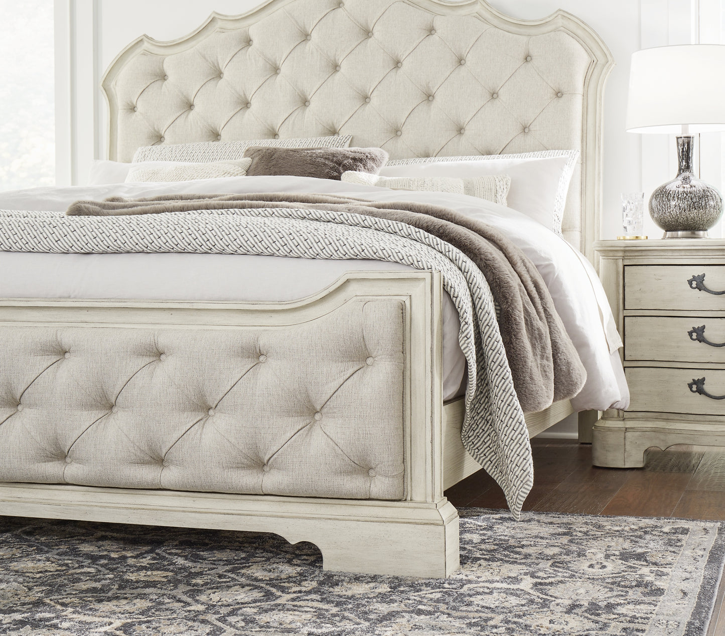 Arlendyne King Upholstered Bed with Mirrored Dresser and Nightstand Signature Design by Ashley®